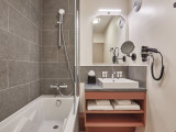 salle de bain hôtel écrin blanc la rosière