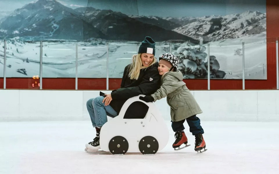 1-entree-a-la-patinoire-de-la-rosiere
