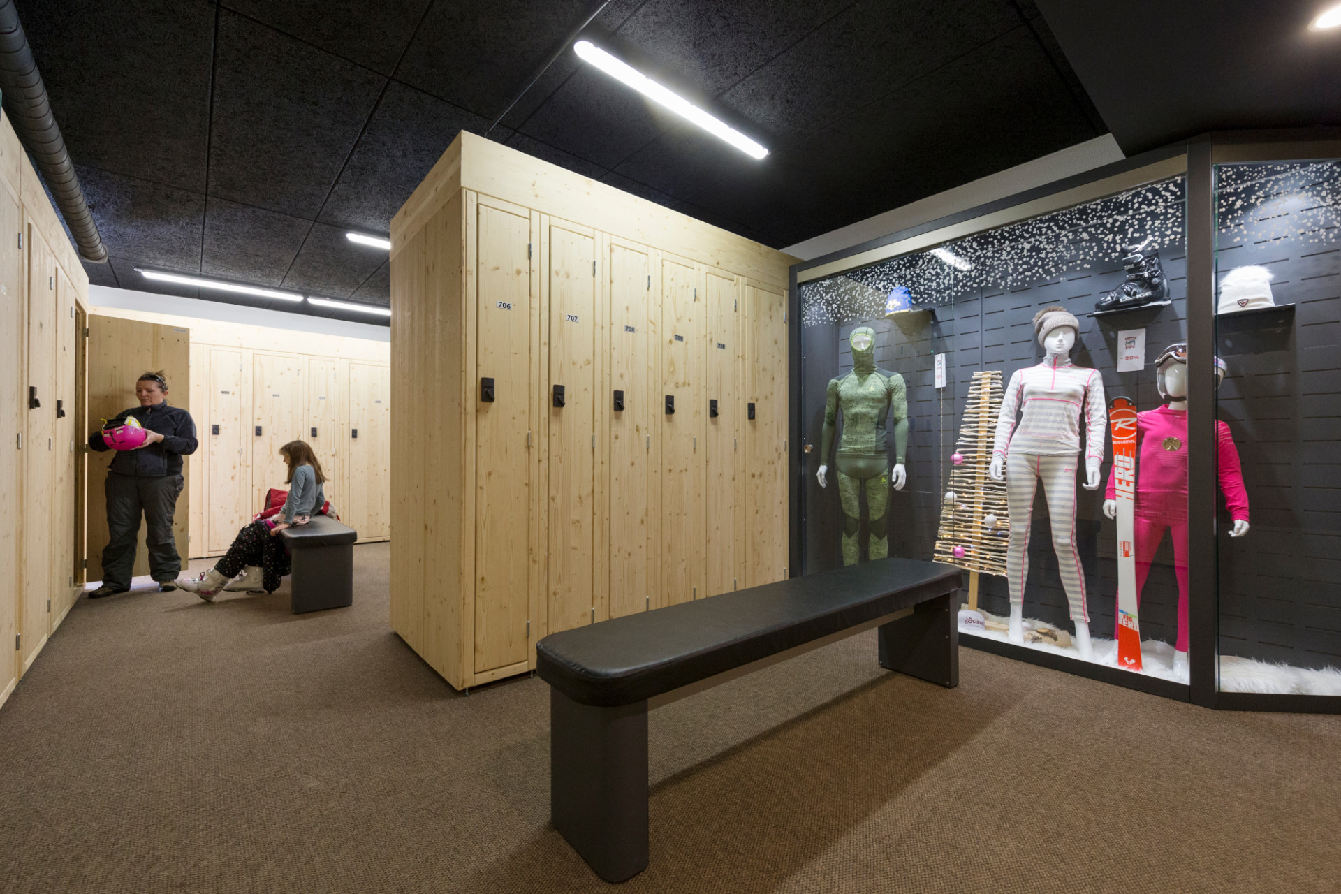 SKI ROOM - © HEURE BLEUE STUDIO SKI ROOM