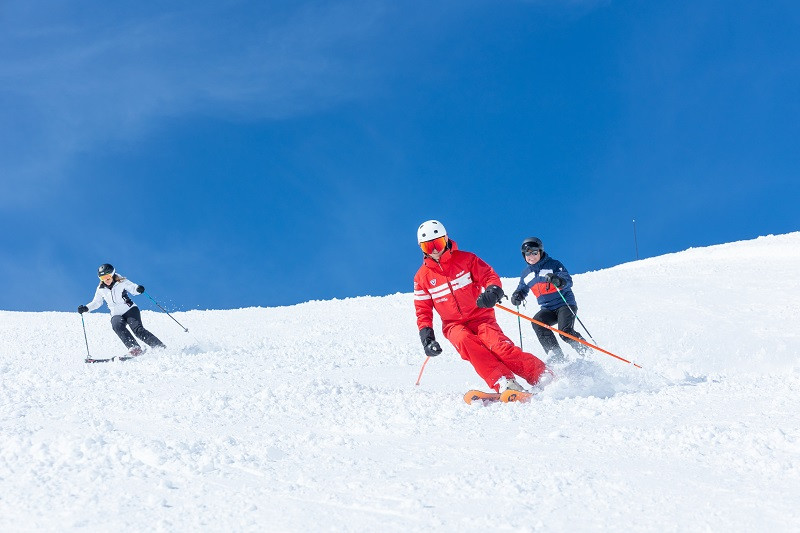 Cours collectif de ski adulte à l'ESF de La Rosière