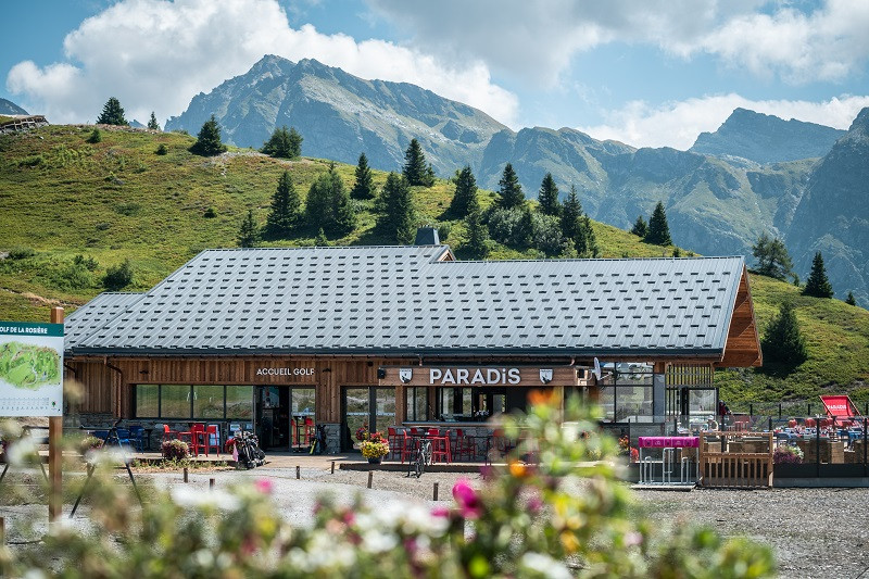 paradis-restaurant-and-its-club-house-la-rosiere