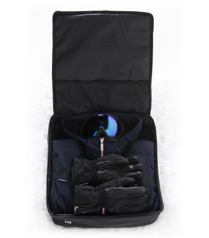 Ski-clothing-delivery-pack