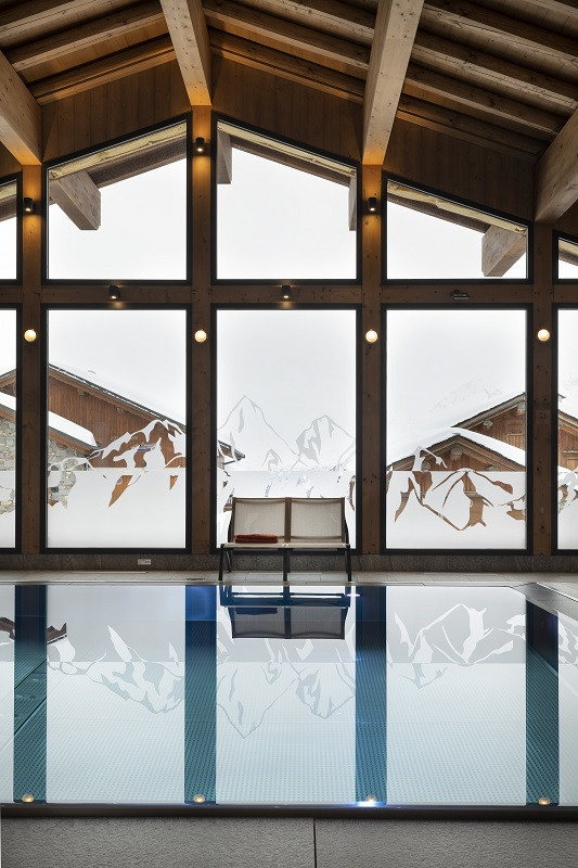 piscine-interieure-residence-alpen-lodge-la-rosiere-vue-2