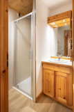 salle-de-douche-appartement-CRYS4-chalet-le-crystal-la-rosiere
