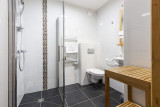 salle-de-bain-chambre-4-appartement-primavera-RIT010-residence-miravidi-la-rosiere