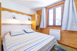 Chambre 1, lit double avec lavabo, Le Tyrol, La Rosière