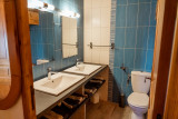 Salle de bain 1, Appartement CH001C, Chalet Les Charmettes, La Rosière, vue 1