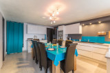 sejour-et-cuisine-chalet-melezes-la-rosiere-vue-2