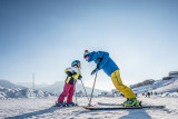 skieurs-parent-enfant-web-442416
