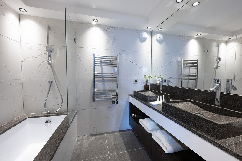 Salle de bain, chambre Deluxe, hôtel Alpen Lodge, La Rosière