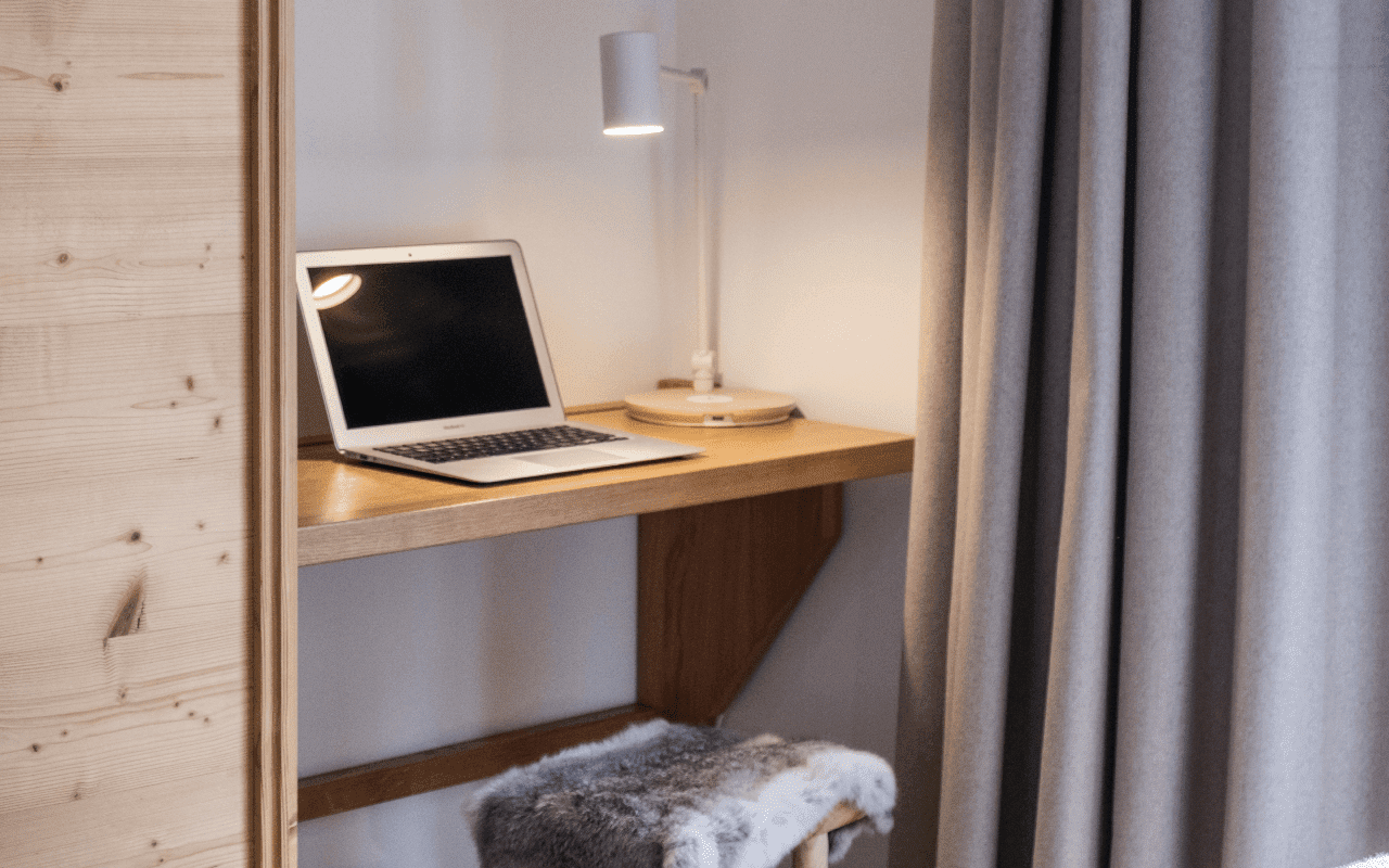 Room 202913-551717 Room 202913-551717