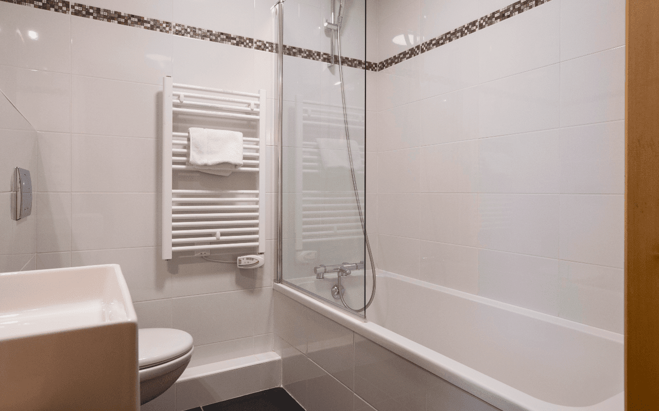 Room 202770-551333 Room 202770-551333