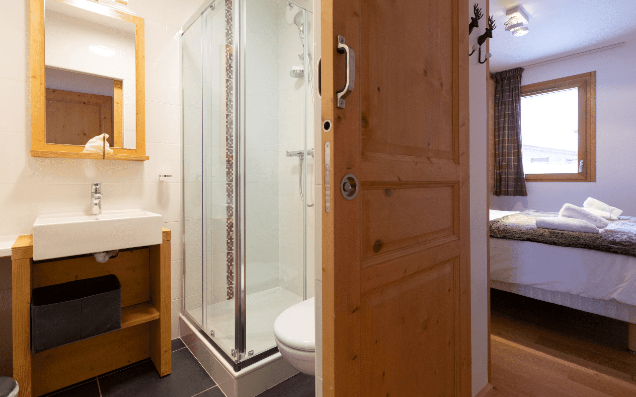 Room 202768-551329 Room 202768-551329