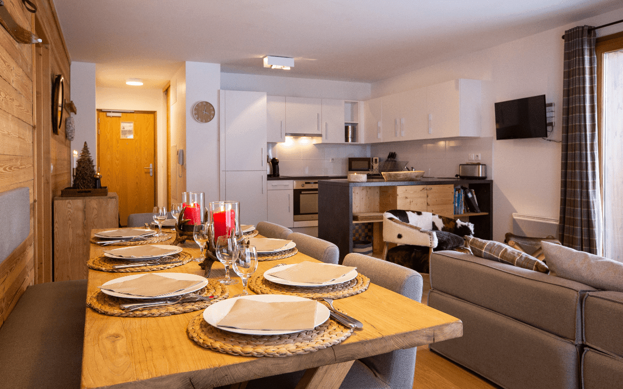 Room 202767-551328 Room 202767-551328