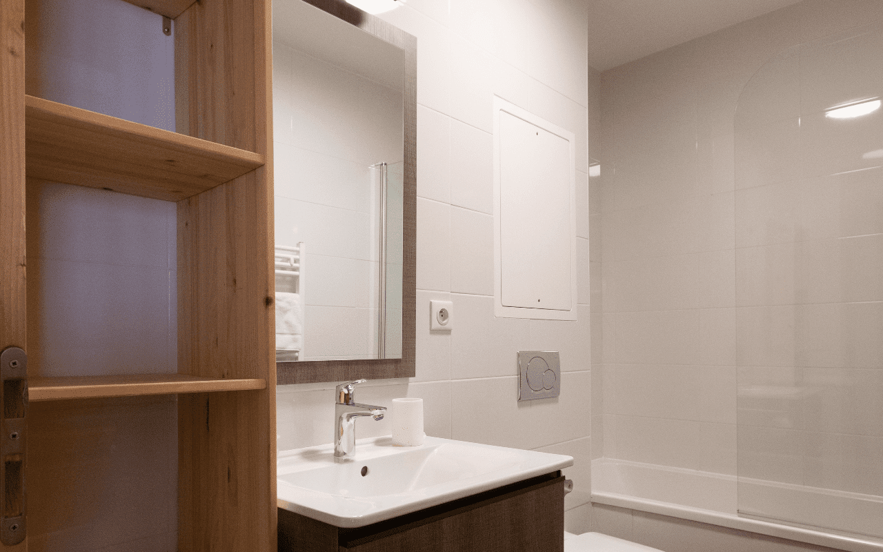 Room 202767-551328 Room 202767-551328