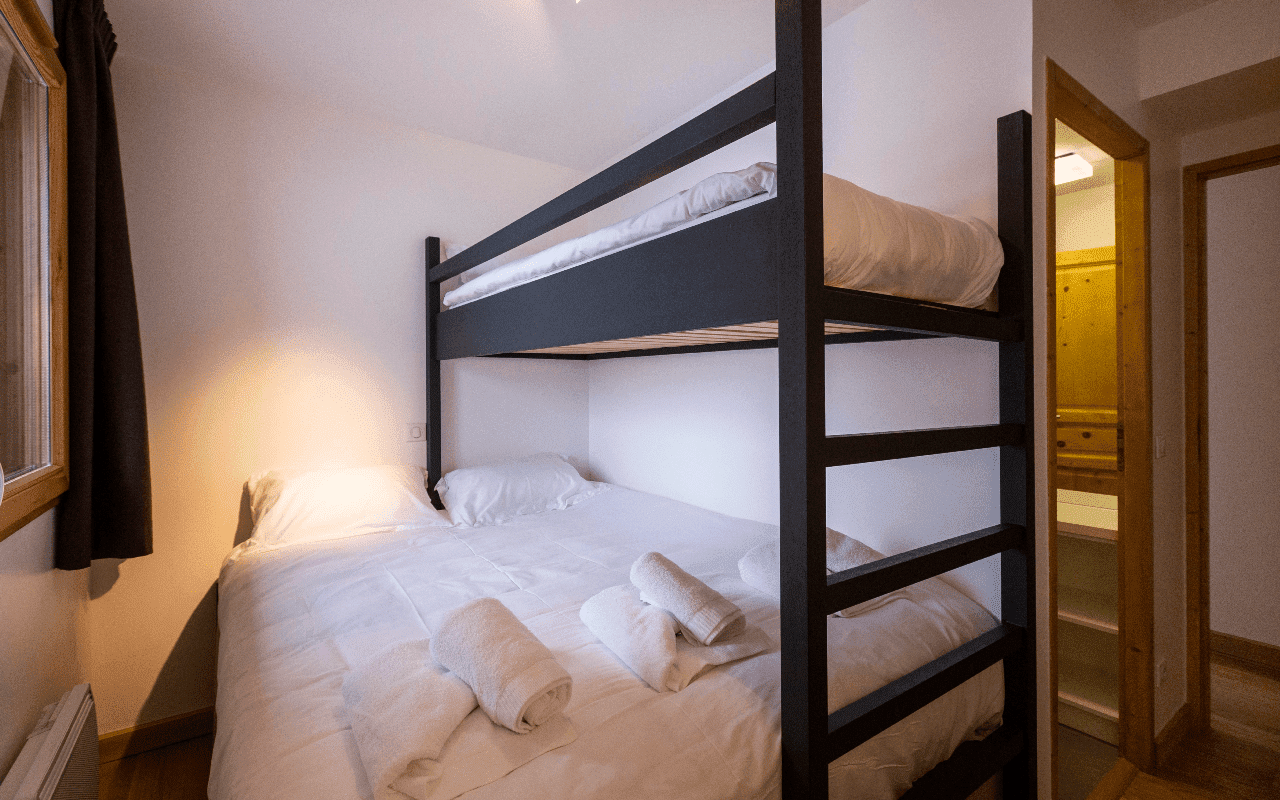 Room 202761-551321 Room 202761-551321