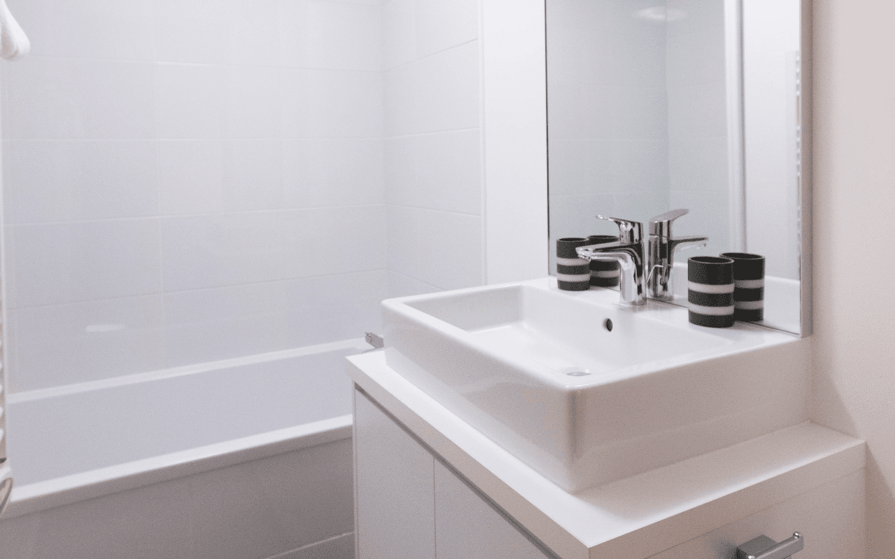 Room 202761-551321 Room 202761-551321