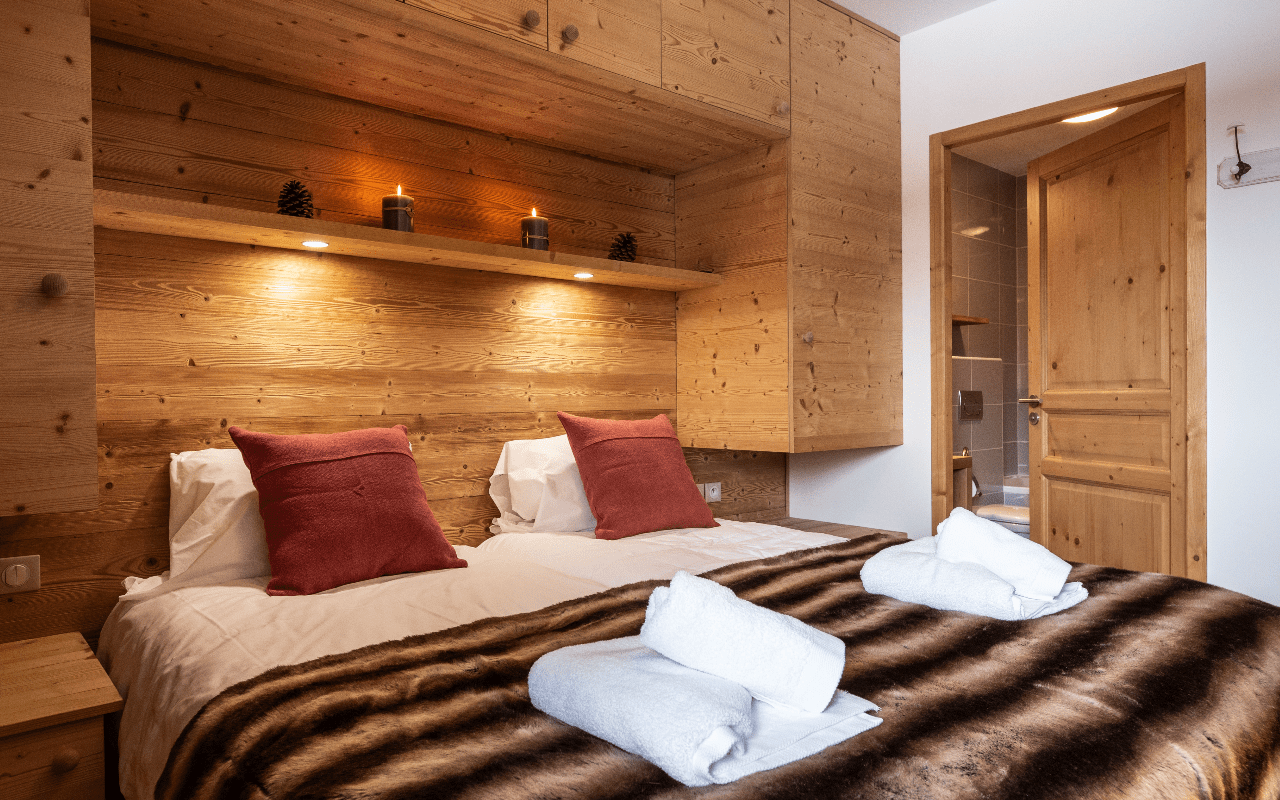 Room 202762-551322 Room 202762-551322