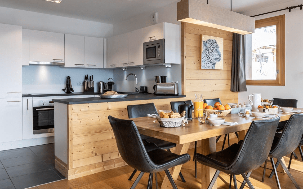 Room 202745-551301 Room 202745-551301