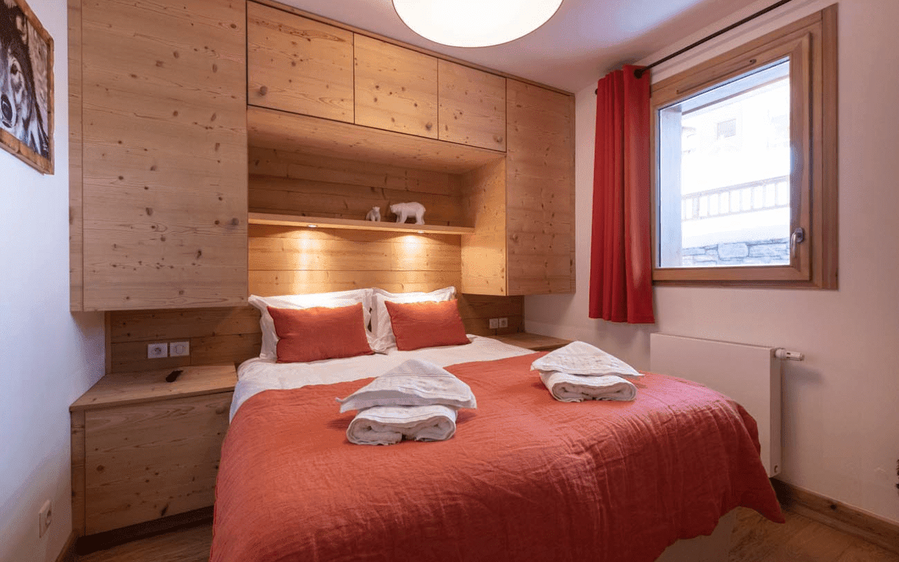Room 202745-551301 Room 202745-551301