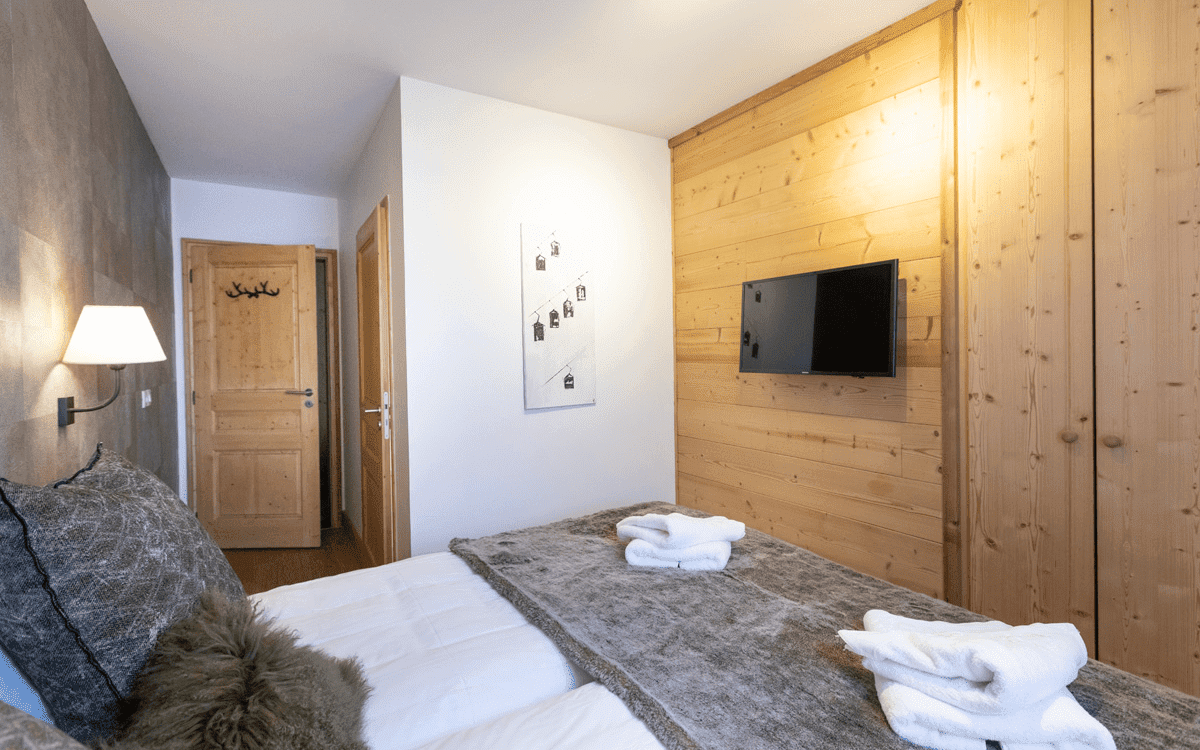 Room 202746-551302 Room 202746-551302