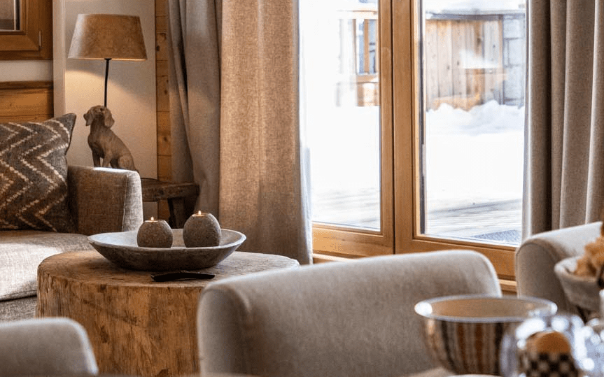 Room 202747-551303 Room 202747-551303