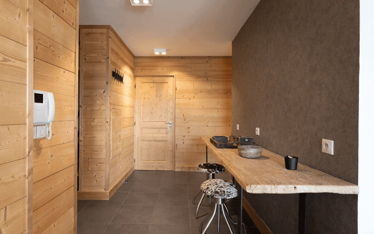 Room 202747-551303 Room 202747-551303