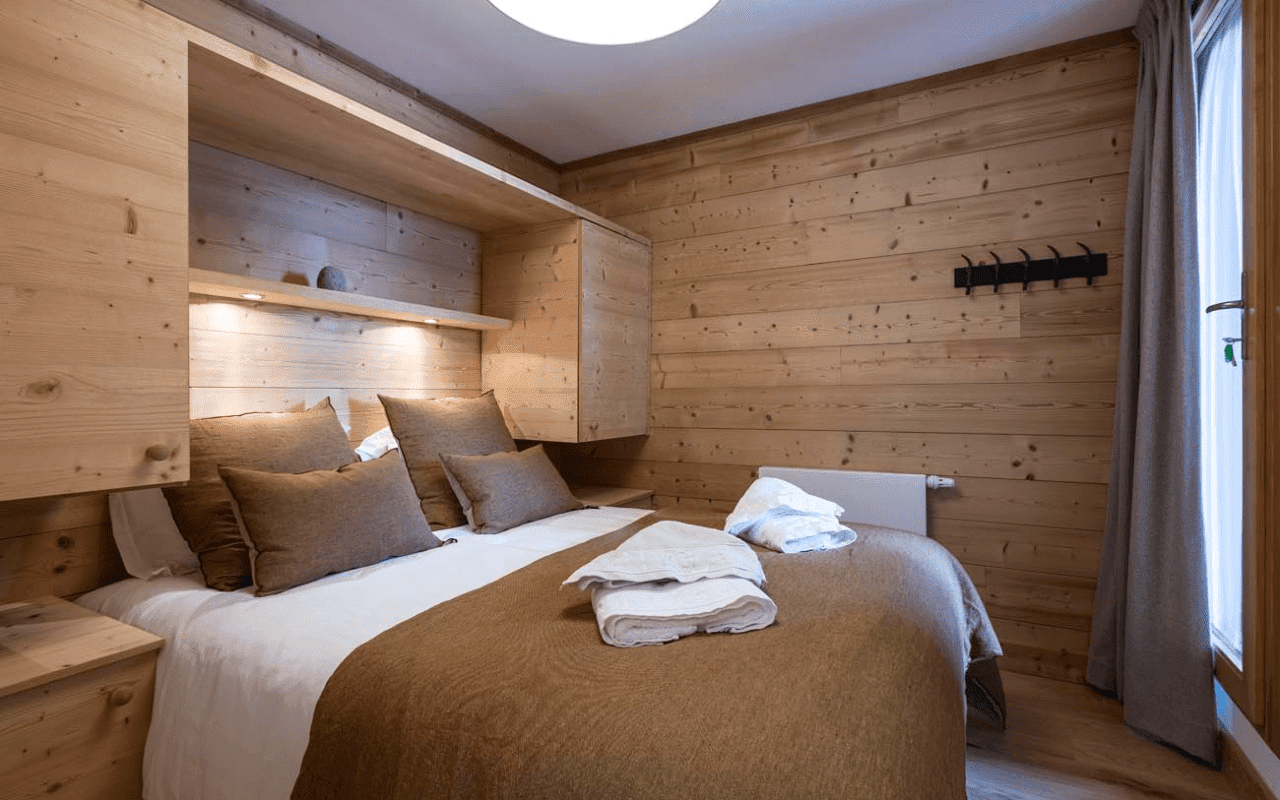 Room 202747-551303 Room 202747-551303