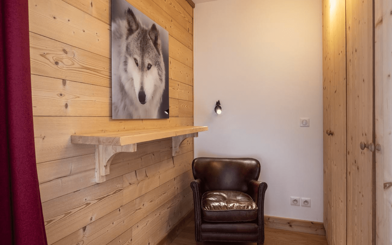 Room 202749-551305 Room 202749-551305