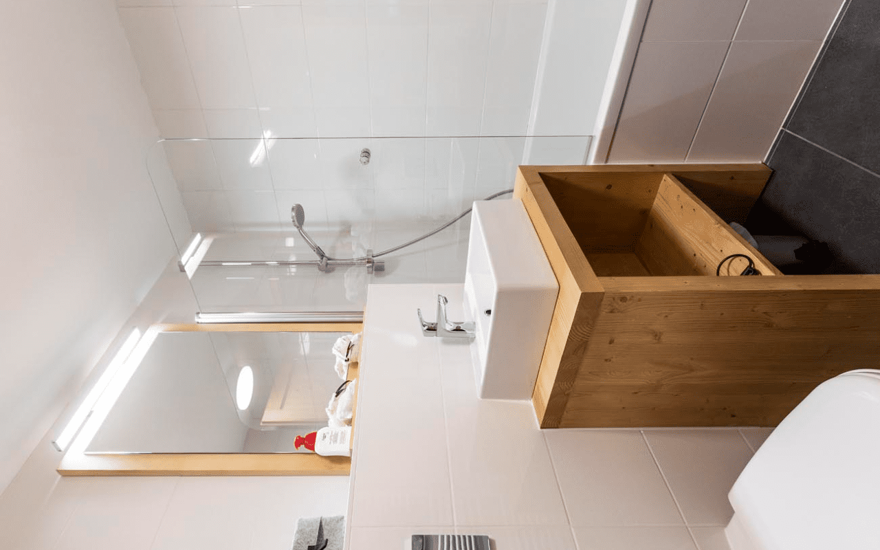 Room 202751-551308 Room 202751-551308