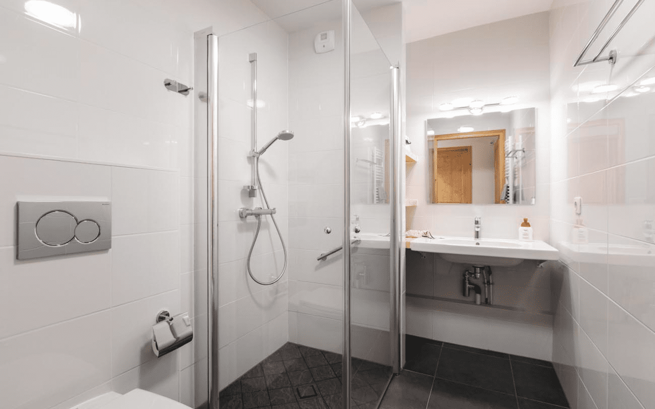 Room 202751-551308 Room 202751-551308