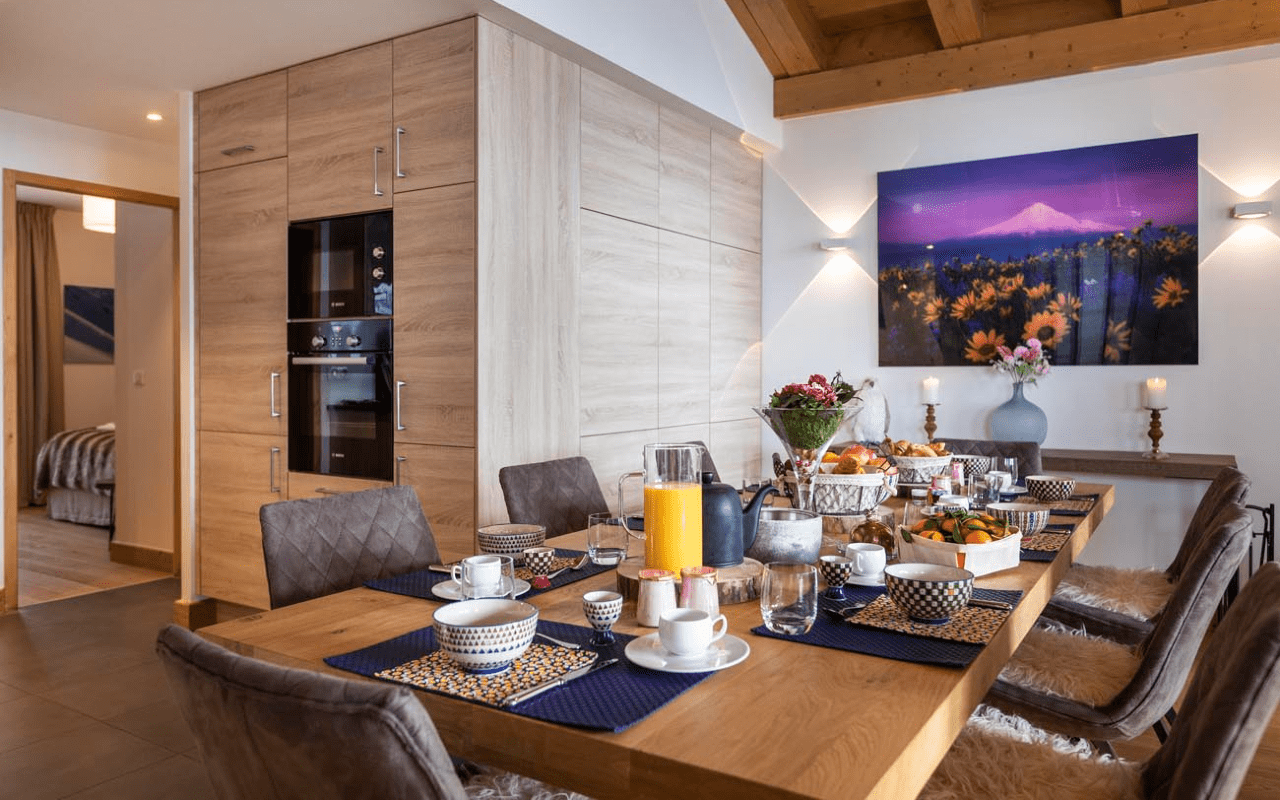 Room 202756-551314 Room 202756-551314