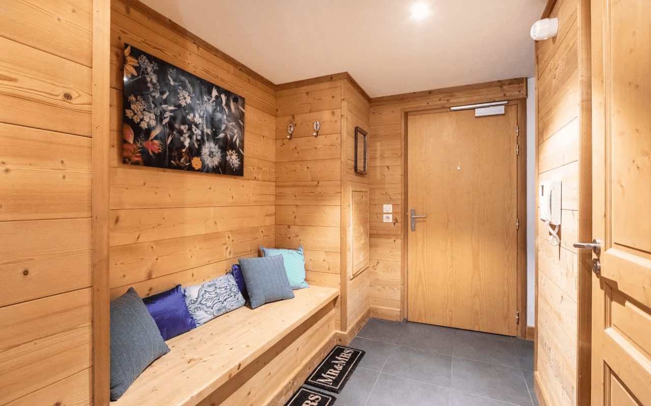 Room 202756-551314 Room 202756-551314