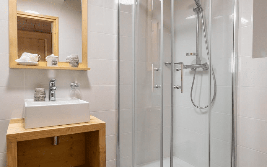 Room 202756-551314 Room 202756-551314