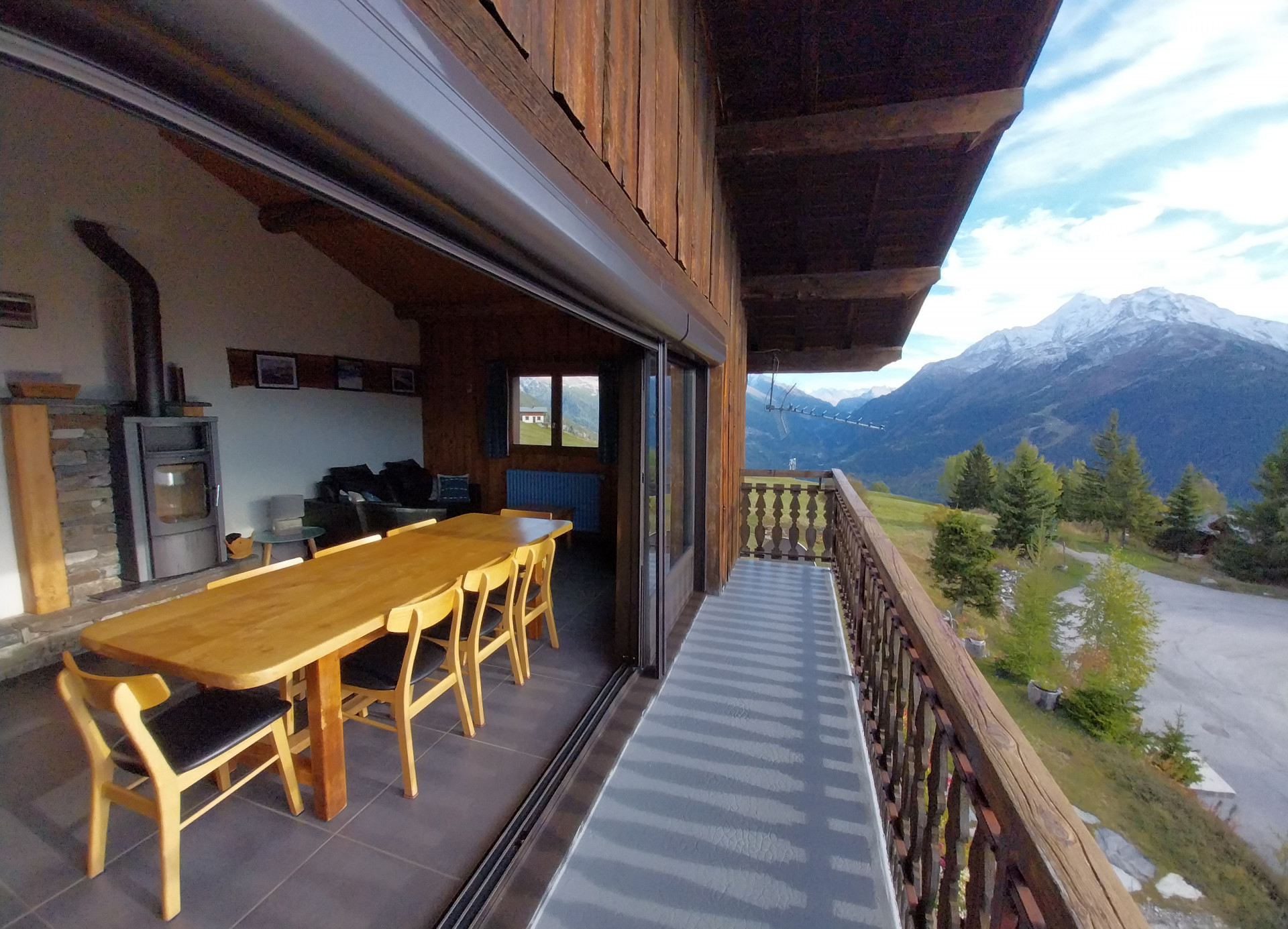 sejour-et-balcon-appartement-GL027-chalet-la-chancelle-la-rosiere