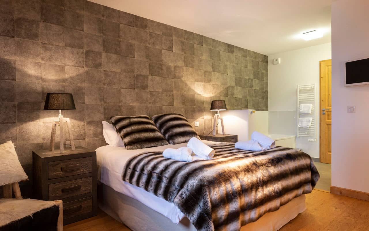 Room 202761-551321 Room 202761-551321