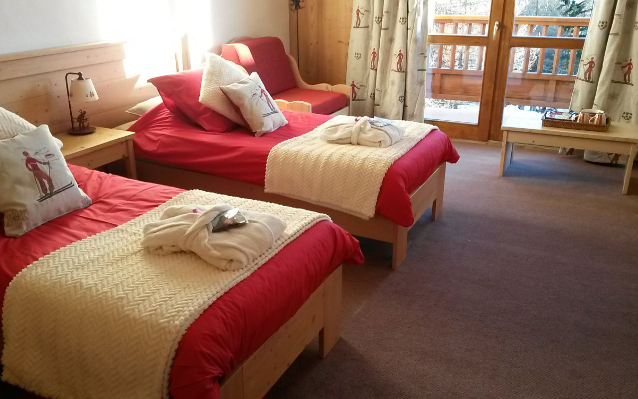 SAVOYARD CHAMBRE POUR 2 PERS-Hébergement avec petit-déjeuner la nuitée pour 2 pers.