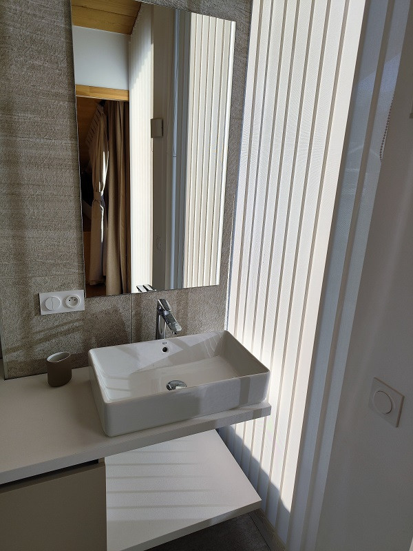 salle-de-douche-2-appartement-alp13-residence-les-alpages-la-rosiere-vue-3