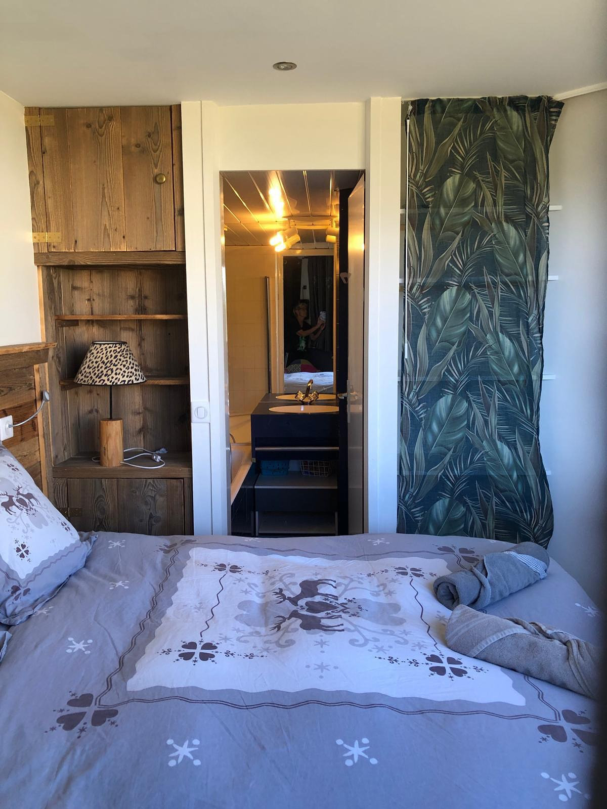 Chambre vers sdb, Vue 3, VL004, La Rosière