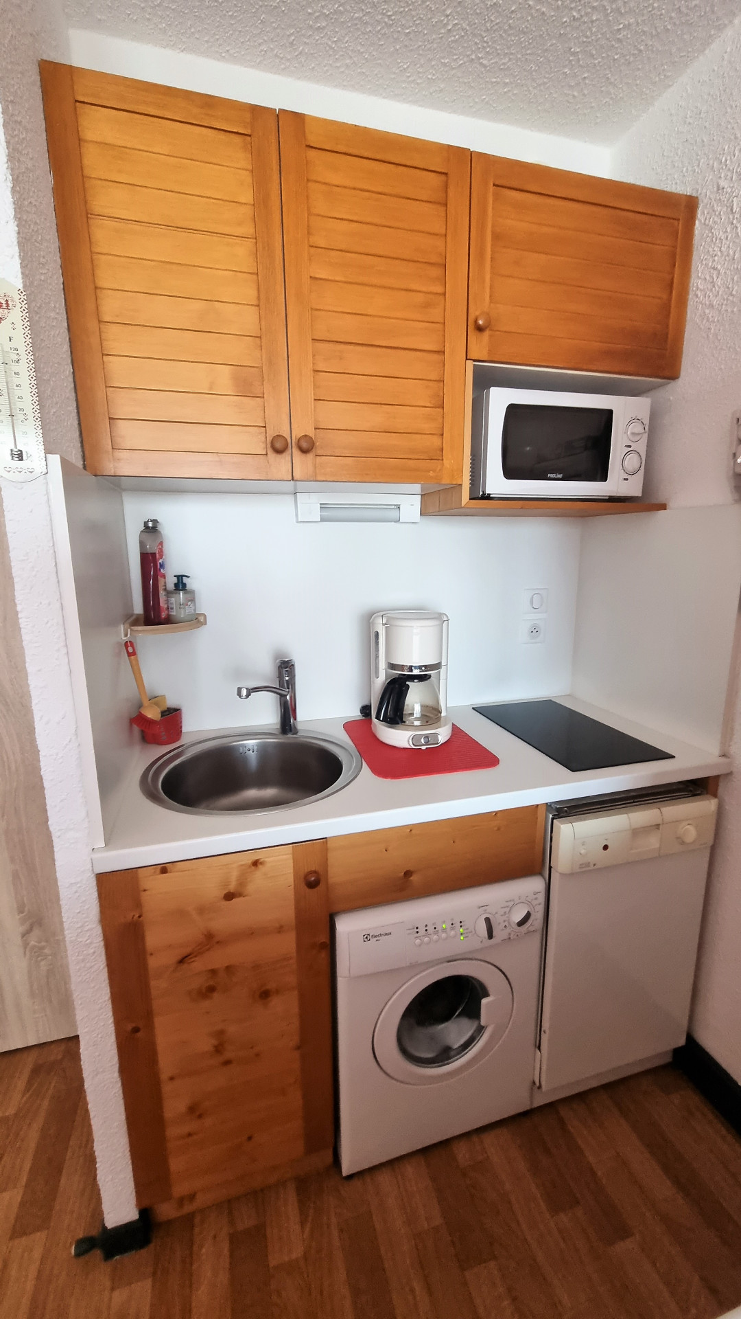 coin-cuisine-appartement-cr11b-les-chalets-de-la-rosiere-vue-1