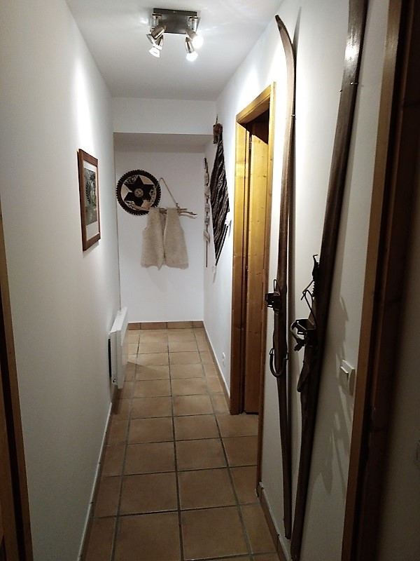 Couloir vers les chambres, appartement CHEA34, Les Chalets des Eucherts, La Rosière
