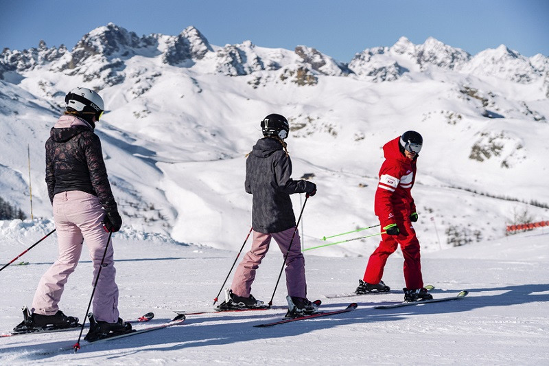 Cours collectif de ski pour les ados à l'ESF