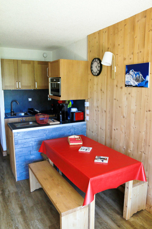 Séjour et cuisine, Studio cabine CR02F, Les Chalets de La Rosière, vue 2