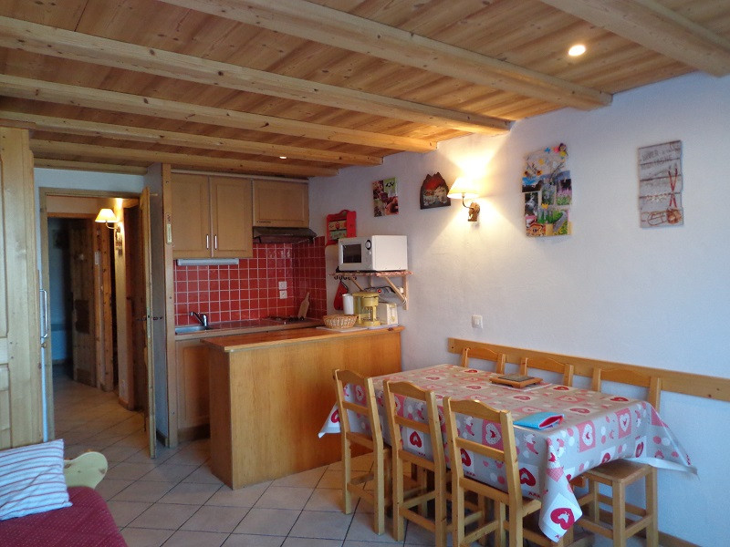 sejour-et-cuisine-studio-cabine-CR03A-les-chalets-de-la-rosiere