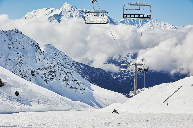 secured-freeride-area-at-the-mont-valaisan-la-rosiere-booking-service