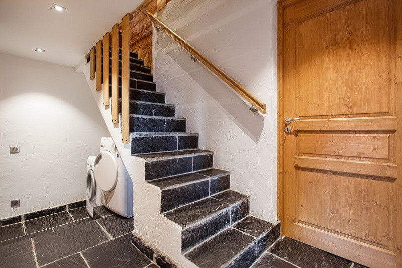 Escalier intérieur, Chalet GL021, La Rosière