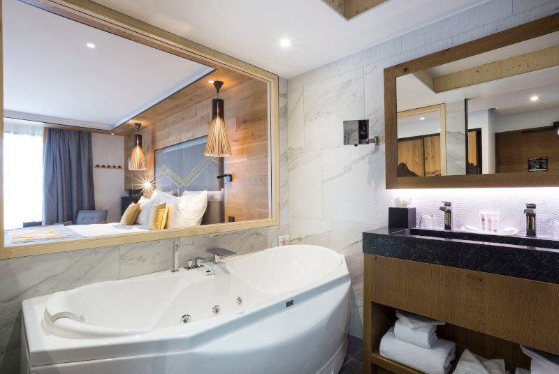 Salle de bain Chambre Excellence 30m² la rosiere hotel alparena chambre excellence salle de bain
