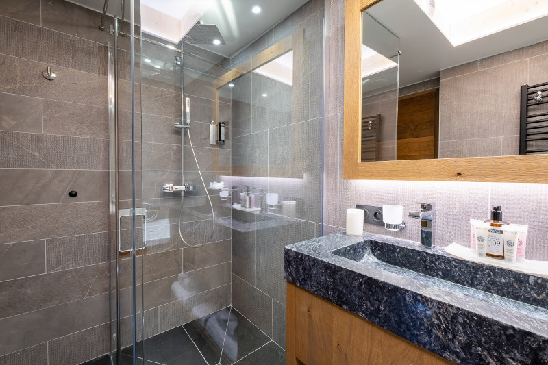 Salle de bain Suite Junior Famille 44m² salle de bain suite junior famille hotel alparena la rosiere