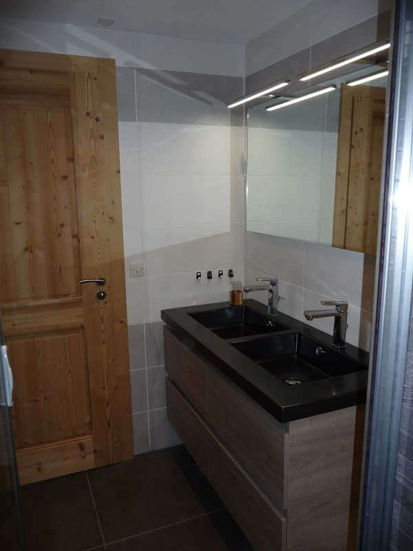 Ssalle de bain, Appartement LB015, La Louie Blanche, La Rosière, vue 2