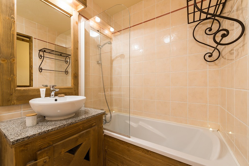 salle-de-bain-appartement-APT10A12-chalet-le-refuge-la-rosiere